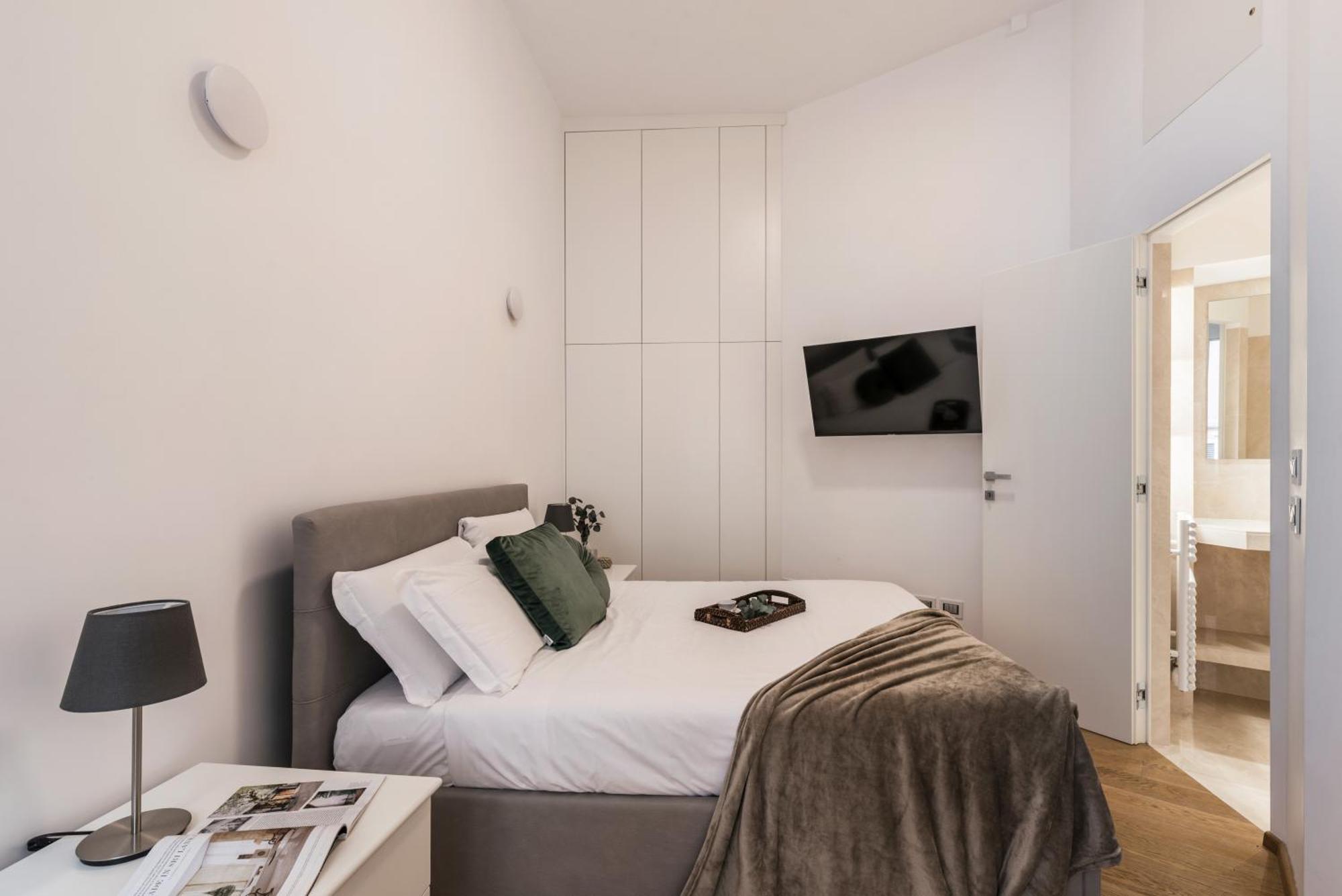 The Rent - One-bedroom Flat In Tritone Area Rome